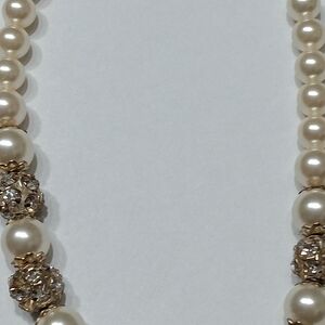 Elegant Pearl Necklace with Gold Accents
